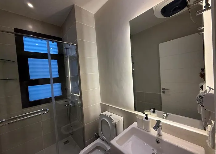 Sunny 4br Nanny With Private Heated Pool And Jacuzzi In Elgouna Villa *