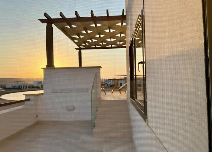 Sunny 4br Nanny With Private Heated Pool And Jacuzzi In Elgouna *