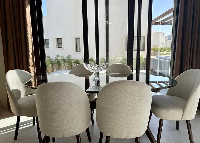 Sunny 4br Nanny With Private Heated Pool And Jacuzzi In Elgouna